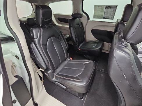 Used 2023 Chrysler Pacifica Touring-L FWD image 35