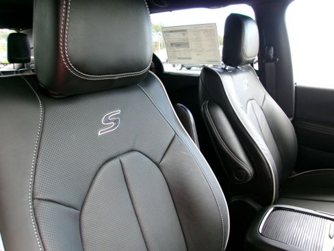 New 2026 Chrysler Pacifica Limited w/ S Appearance Package image 21