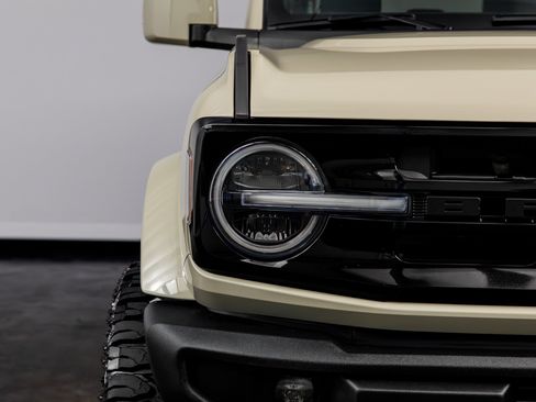 Used 2025 Ford Bronco Outer Banks AWD/4WD image 3