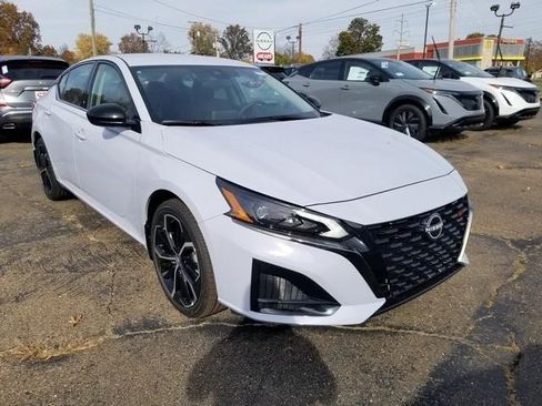 New 2025 Nissan Altima 2.5 SR image 6