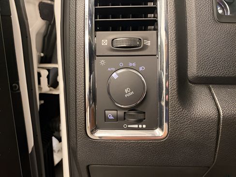 Used 2018 RAM 1500 Laramie AWD/4WD image 16