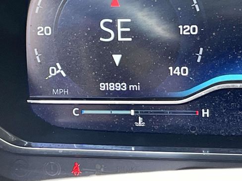 Used 2022 Chevrolet Tahoe Z71 w/ Luxury Package image 12