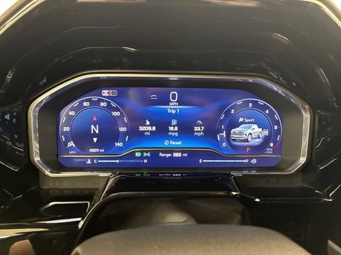Certified 2024 Chevrolet Silverado 1500 High Country w/ High Country Premium Package AWD/4WD image 25