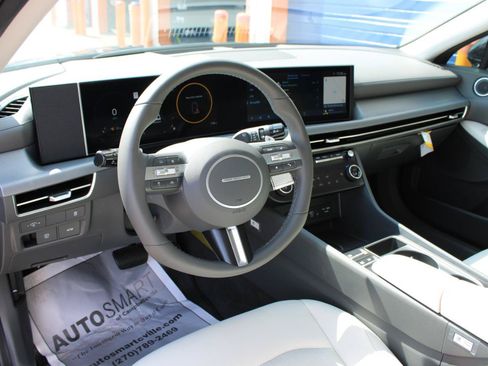 Used 2025 Hyundai Sonata SEL FWD image 12