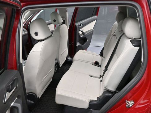 Used 2018 Volkswagen Tiguan SE w/ Panoramic Sunroof Package FWD image 31