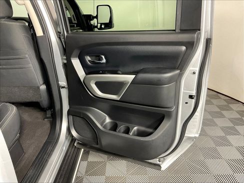 Used 2018 Nissan Titan SV w/ SV Convenience Package AWD/4WD image 40