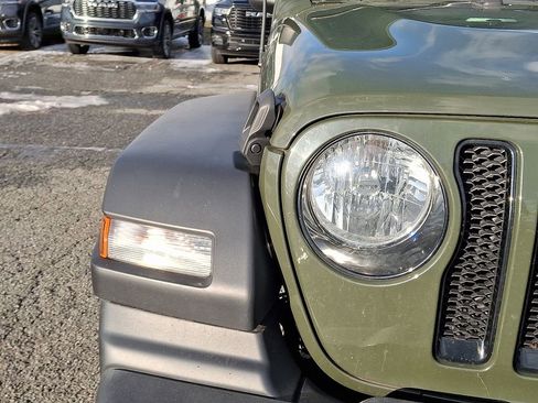 Used 2022 Jeep Wrangler Unlimited Sport image 12