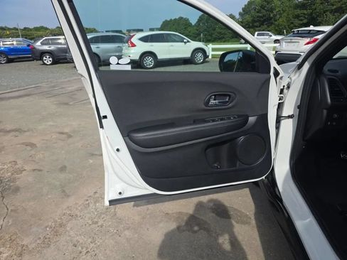 Used 2021 Honda HR-V Sport image 36