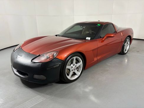 Used 2005 Chevrolet Corvette Coupe w/ Preferred Equipment Group RWD image 4