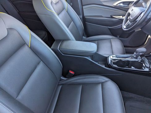 Used 2024 Chevrolet Trax ACTIV w/ Sunroof Package image 9