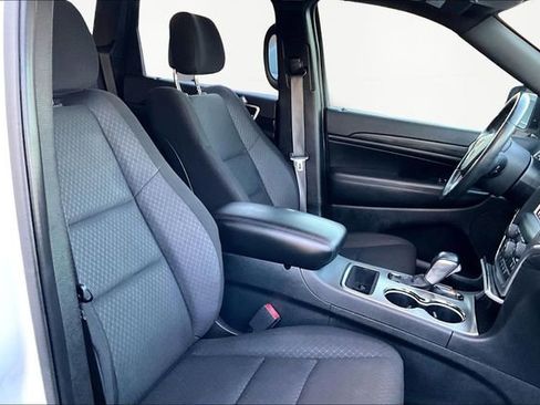 Used 2020 Jeep Grand Cherokee Laredo image 20