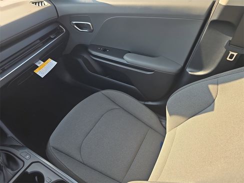 New 2025 Kia K4 LXS image 17