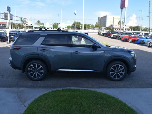 New 2026 Nissan Pathfinder Platinum w/ Accent Package FWD image 16