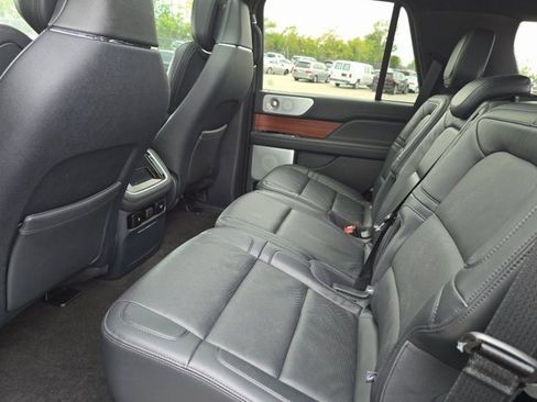 Used 2024 Lincoln Navigator Reserve image 10