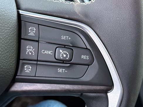 New 2025 Jeep Grand Cherokee Limited image 14