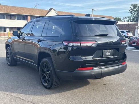 Used 2024 Jeep Grand Cherokee L Laredo AWD/4WD image 8