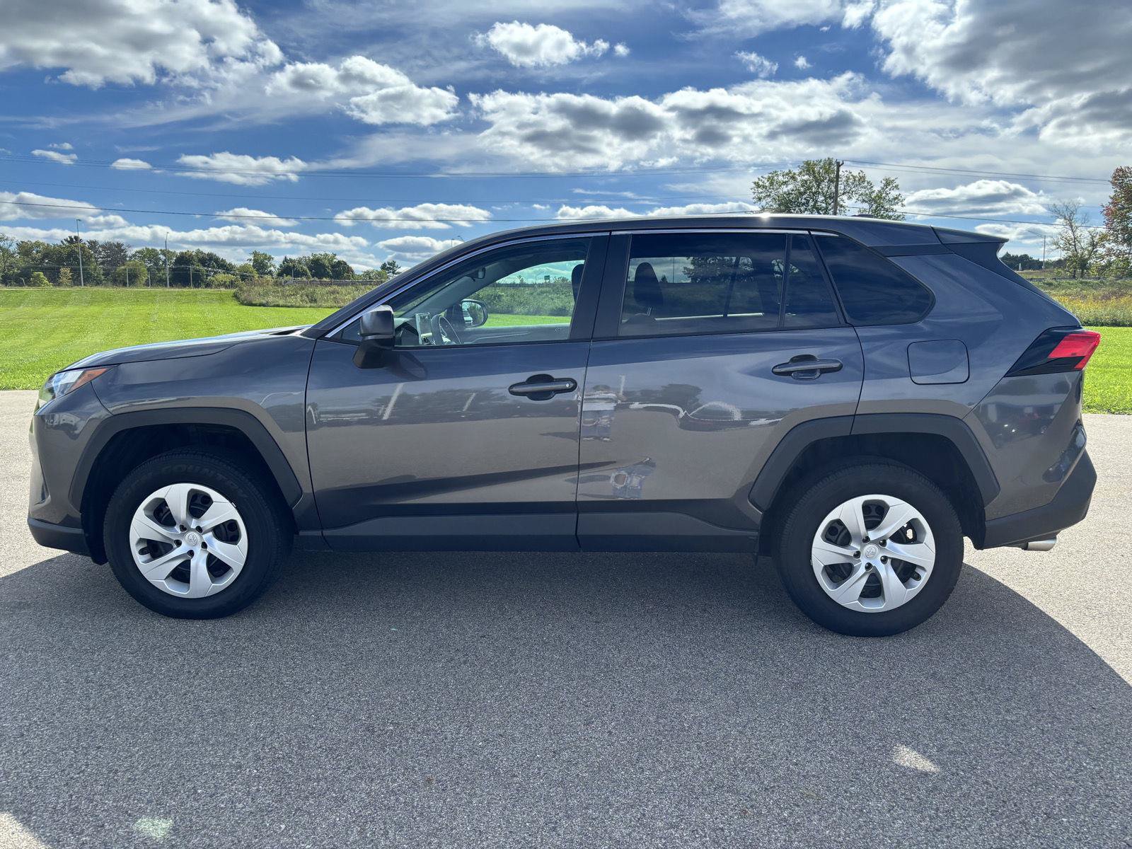Used 2025 Toyota RAV4 LE AWD/4WD image 2