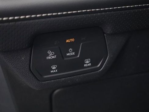 New 2026 Volkswagen Atlas Cross Sport SE image 12