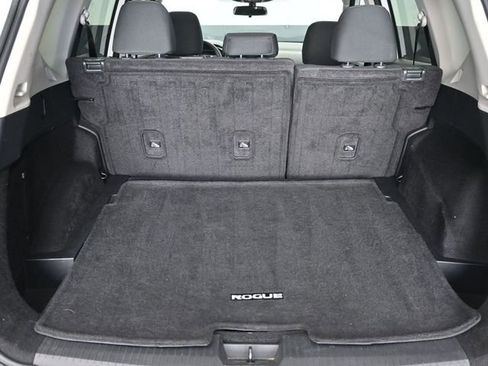 Used 2024 Nissan Rogue S image 29