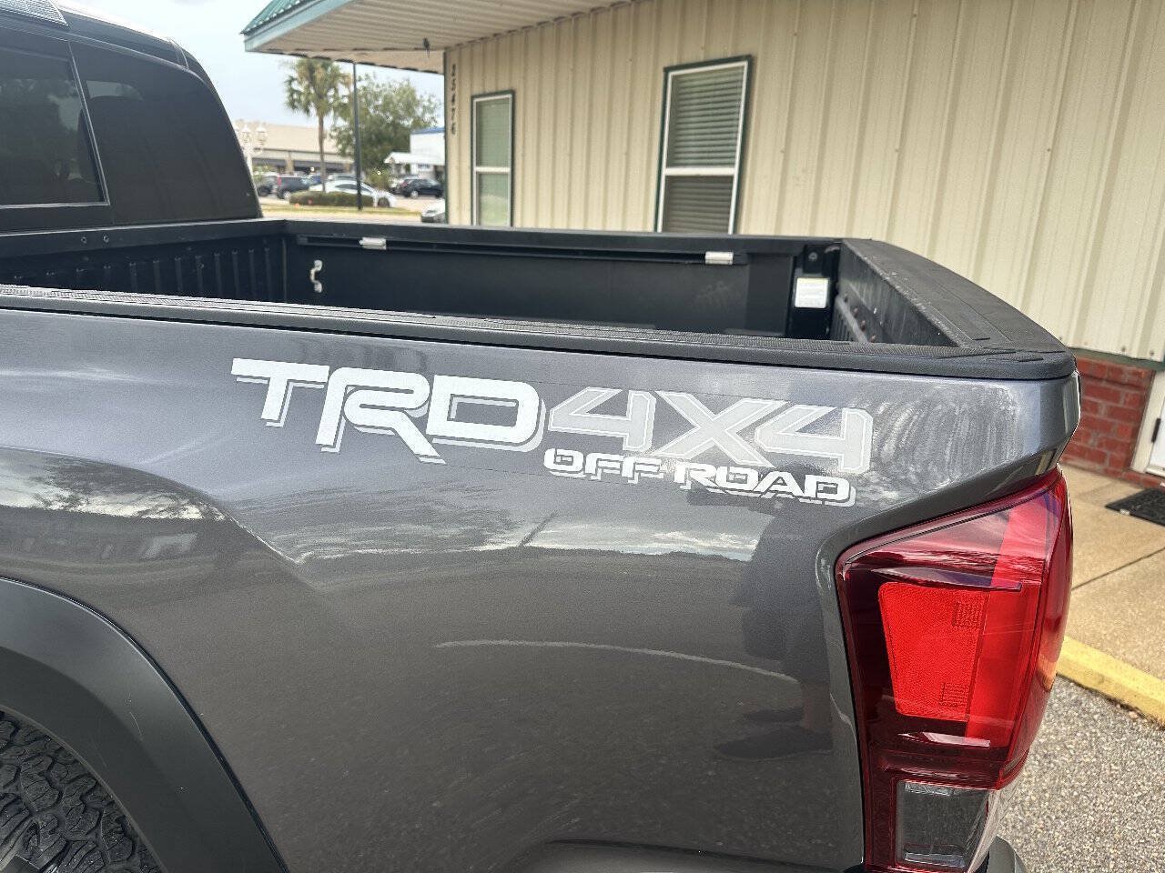 Used 2019 Toyota Tacoma TRD Off-Road AWD/4WD image 10