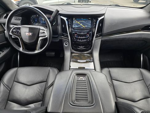 Used 2018 Cadillac Escalade ESV Platinum AWD/4WD image 19