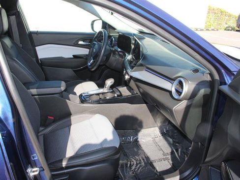 Used 2024 Chevrolet Trax LT w/ Driver Confidence Package FWD image 12