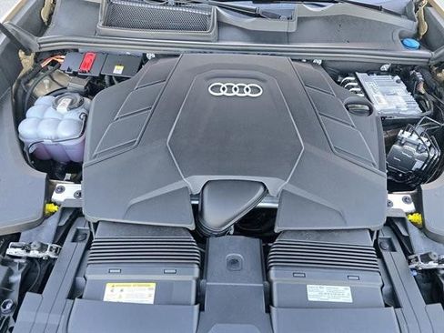 Certified 2024 Audi Q8 Prestige image 32