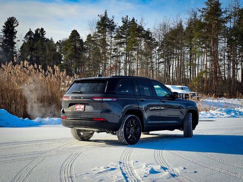 New 2025 Jeep Grand Cherokee Limited image 4