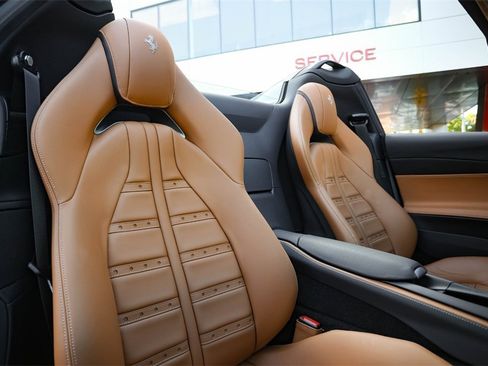 Certified 2022 Ferrari 812 GTS Base image 45