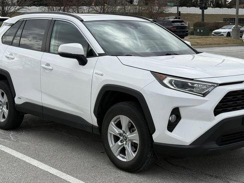 Used 2019 Toyota RAV4 XLE w/ Convenience Package image 2