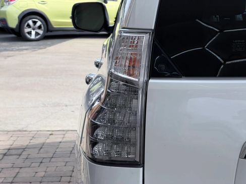 Used 2017 Lexus GX 460 Luxury AWD/4WD image 18