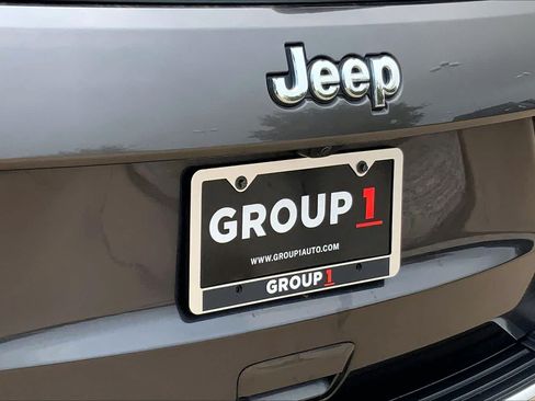 Used 2020 Jeep Grand Cherokee Limited AWD/4WD image 31