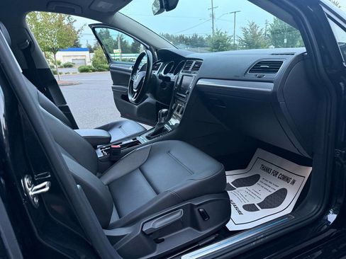 Used 2016 Volkswagen e-Golf SEL Premium w/ Driver Assistance Package image 34