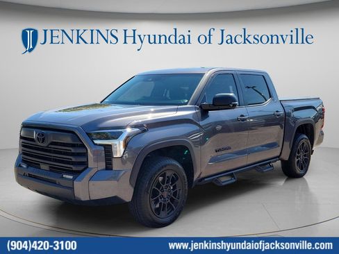 Used 2025 Toyota Tundra SR5 w/ SR5 Premium Package AWD/4WD image 12