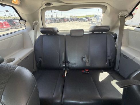 Used 2014 Toyota Sienna SE FWD image 16