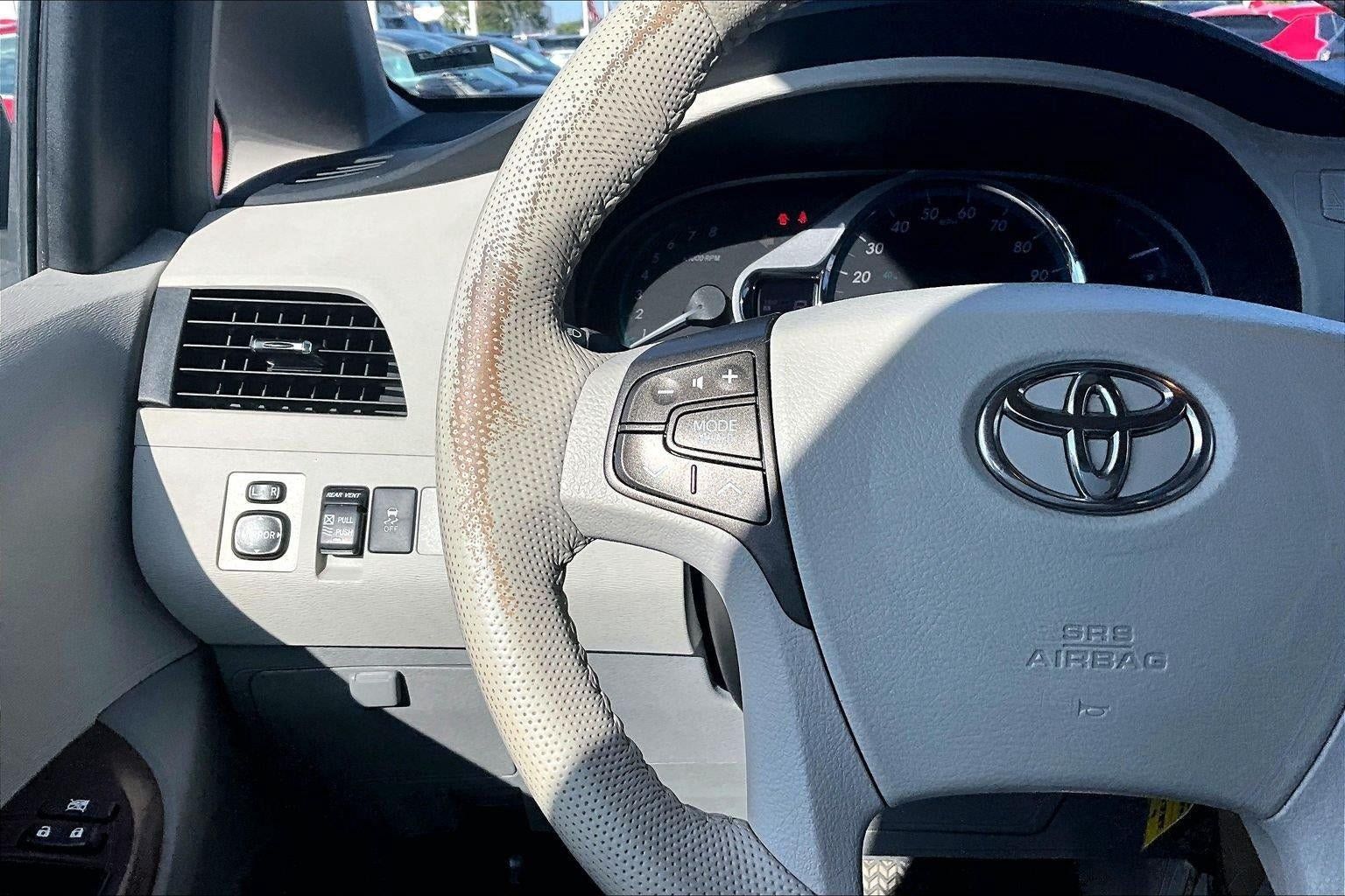 Used 2012 Toyota Sienna XLE w/ Entertainment Pkg AWD/4WD image 16
