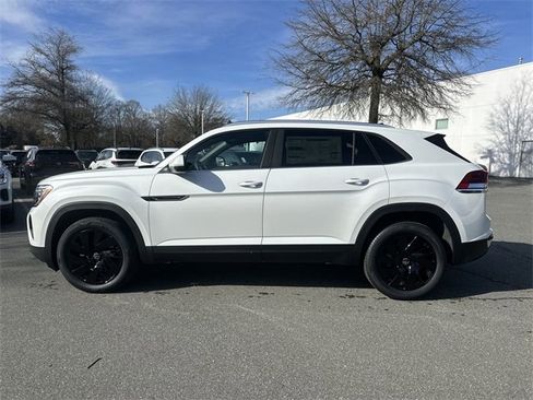 New 2026 Volkswagen Atlas Cross Sport SE image 2