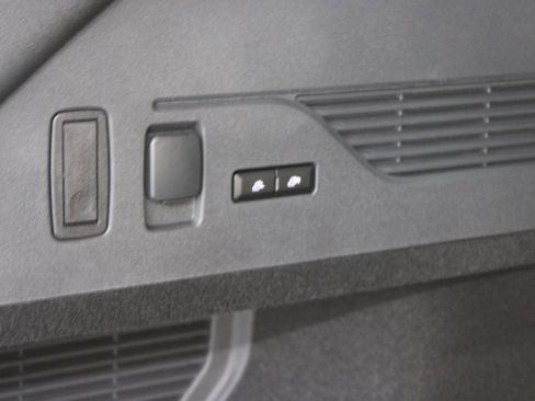 New 2025 Lincoln Nautilus Premier w/ Equipment Group 102A image 16