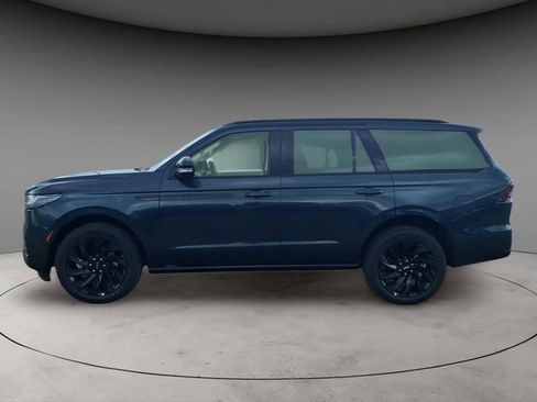 New 2026 Lincoln Navigator Reserve AWD/4WD image 2