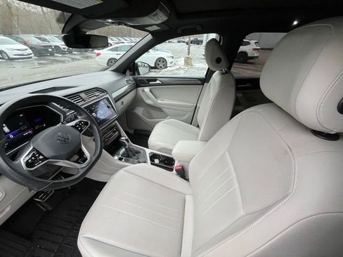 Certified 2022 Volkswagen Tiguan SE R-Line image 29