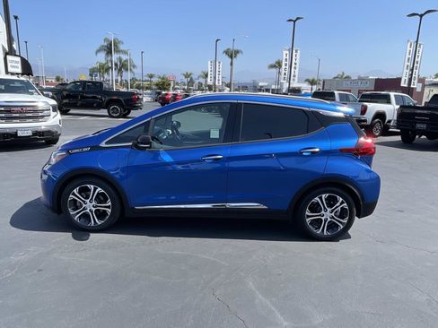 Used 2019 Chevrolet Bolt Premier w/ Infotainment Package FWD image 8