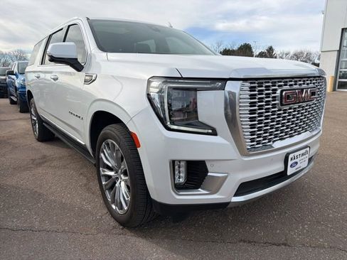 Used 2022 GMC Yukon XL Denali image 7
