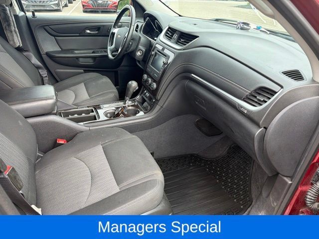 Used 2015 Chevrolet Traverse LT w/ Style and Technology Package FWD image 3