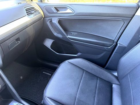 Used 2020 Volkswagen Tiguan SE image 30