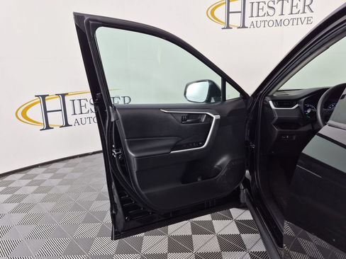 Used 2022 Toyota RAV4 LE AWD/4WD image 14