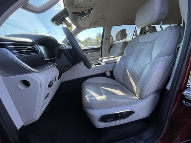 Used 2024 Jeep Wagoneer L Series II w/ Flexible Seating Group AWD/4WD image 18