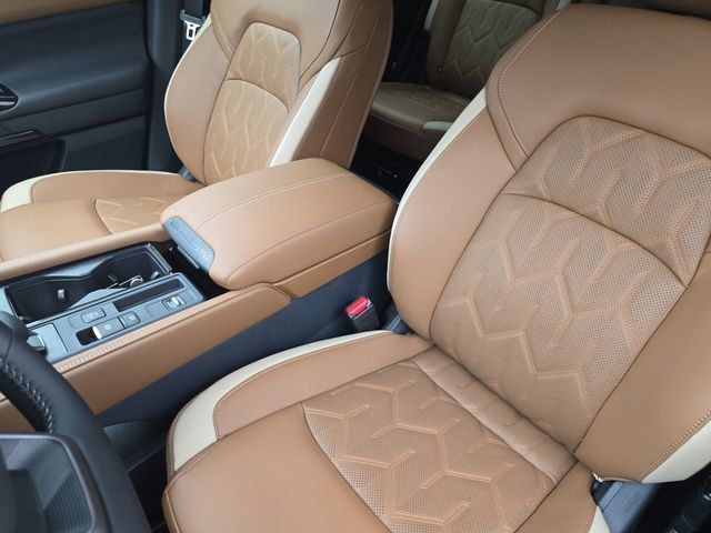 New 2026 Nissan Pathfinder Platinum FWD image 19