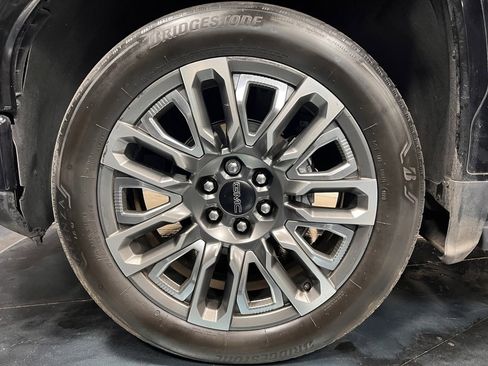 Used 2024 GMC Sierra 1500 Denali Ultimate image 8