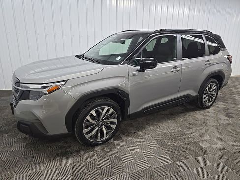 Used 2025 Subaru Forester Touring image 6