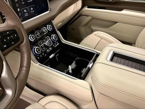 Used 2024 GMC Yukon Denali w/ Advanced Technology Package image 18